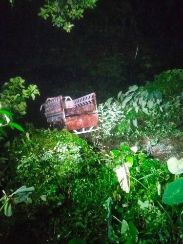 ধামরাইয়ে পিকআপভ্যান নিয়ন্ত্রণ হারিয়ে পুকুরে পড়ে নিহত ২