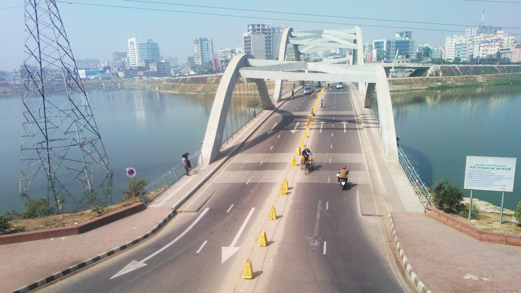 রাজধানীর হাতিরঝিলে প্রকৌশলীর লাশ, পাশে চিরকুট