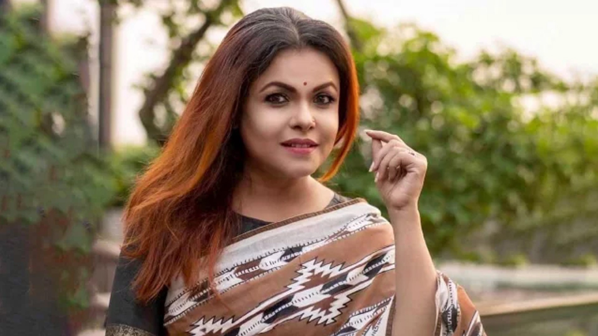 ধানমন্ডি ৩২ নম্বরে বুলডোজার নিয়ে যাওয়া দলকে ‘রাজাকার’ আখ্যা শাওনের