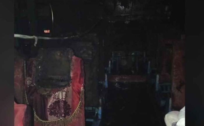 নোয়াখালীর বাস টার্মিনালে দাঁড় করিয়ে রাখা বাসে আগুন