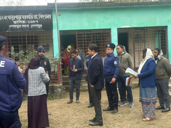 শেরপুর সদর উপজেলার ঝুঁকিপূর্ণ ও দুর্গম কেন্দ্র পরিদর্শন করলেন জেলা প্রশাসক