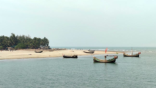 সমুদ্রপথে অবৈধভাবে মালয়েশিয়া যাওয়ার সময় আটক ২৭৩