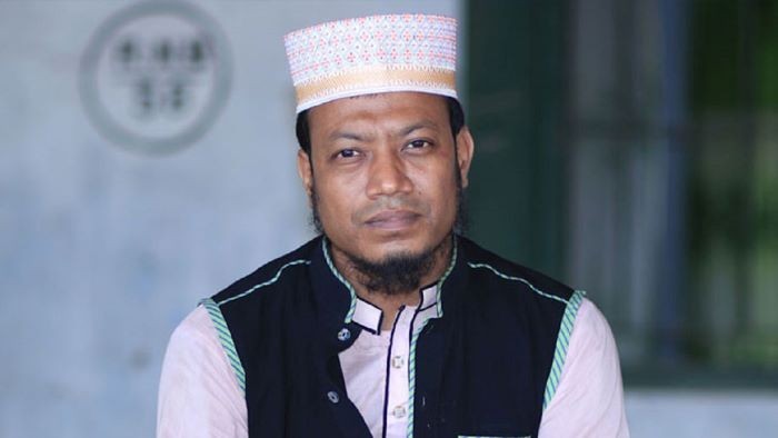 এবার এমপি মুফতি আমির হামজা ফেসবুক পোস্টে যে অভিযোগ জানালেন