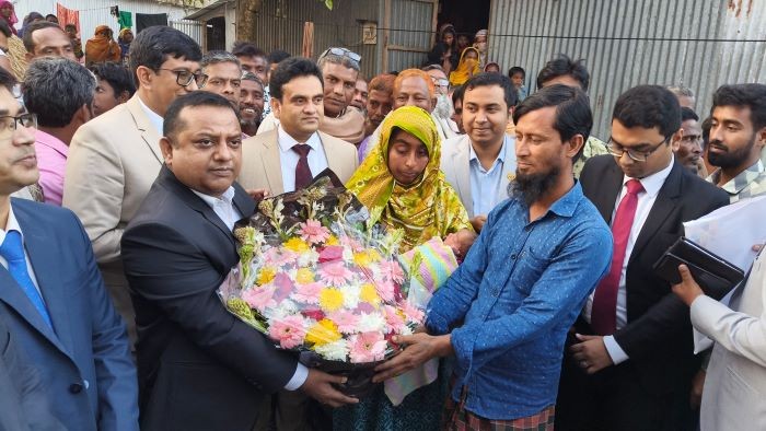 সিরাজগঞ্জে ভোটকেন্দ্রে কন্যাসন্তানের জন্ম, নাম রাখা হলো ‘বেগম খালেদা জিয়া’