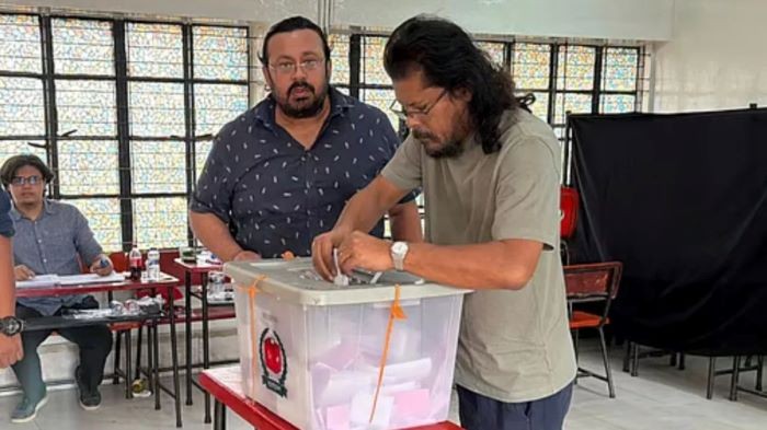 ভোট দিয়ে যা বললেন জেমস