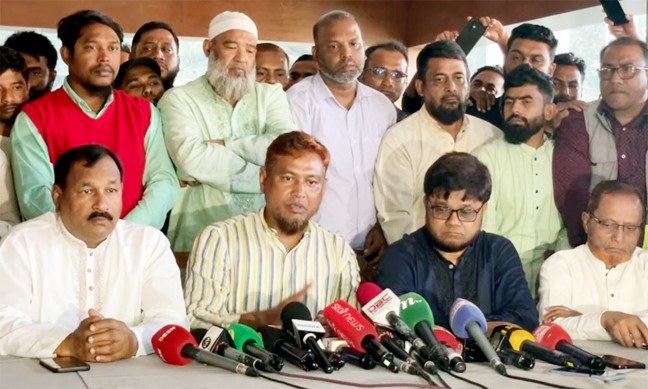 চট্টগ্রাম বন্দরে দুই দিন আন্দোলন স্থগিত, দাবি না মানলে কঠোর কর্মসূচির হুঁশিয়ারি
