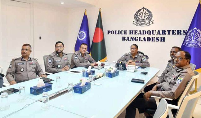 চাঁদাবাজি ঠেকাতে মাঠপর্যায়ের কর্মকর্তাদের কঠোর বার্তা আইজিপির