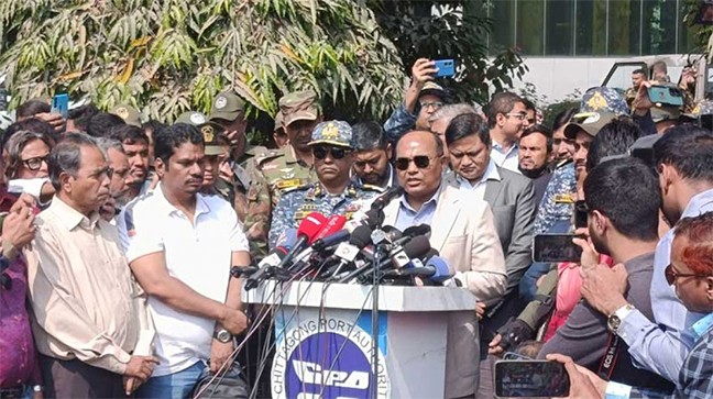 ধর্মঘটের মধ্যেও বন্দর সচল দাবি, কঠোর হুঁশিয়ারি বন্দর চেয়ারম্যানের