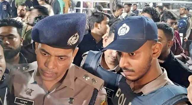 শহীদ মিনারে আইফোনসহ ১২ মোবাইল চুরি