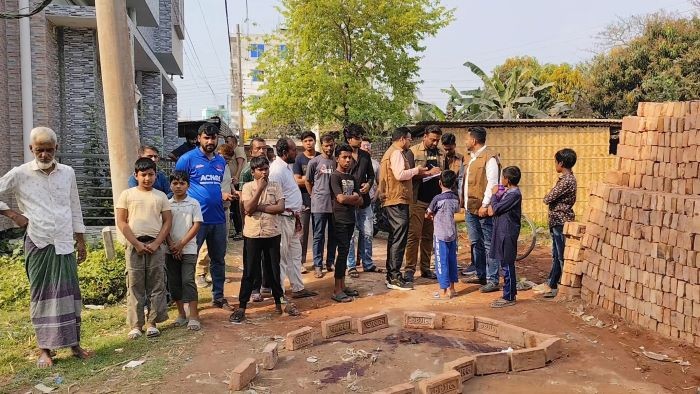 কুষ্টিয়ায় প্রকাশ্যে দিনদুপুরে যুবককে কুপিয়ে হত্যা