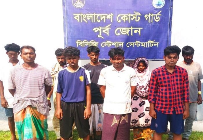 কক্সবাজারে আন্তর্জাতিক জলসীমা থেকে ভাসমান অবস্থায় ৯ জনকে জীবিত উদ্ধার
