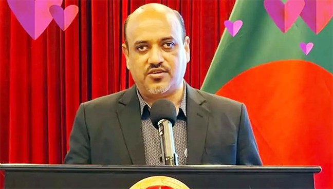 আন্দালিব রহমান পার্থকে নিয়ে আজাদ মজুমদারের স্ট্যাটাস
