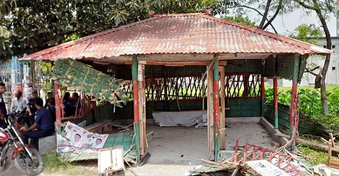 ঈশ্বরদী সরকারি কলেজে ছাত্রদল ও শিবিরের সংঘর্ষ, আহত বেশ কয়েকজন