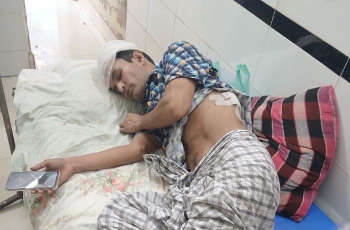 ফরিদপুরে স্বেচ্ছাসেবক দল নেতাকে কুপিয়ে জখম