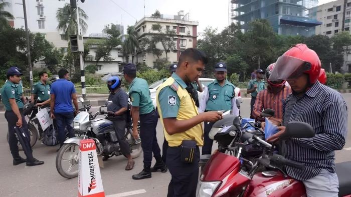 ট্রাফিক নিয়ম না মানলেই ডিমেরিট পয়েন্ট, বাতিল হতে পারে লাইসেন্স