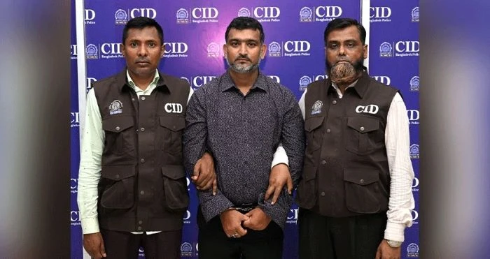 গ্রাহকের ক্রেডিট কার্ড ব্যবহার করে টাকা আত্মসাৎ, গ্রেপ্তার সাবেক ব্যাংক কর্মকর্তা