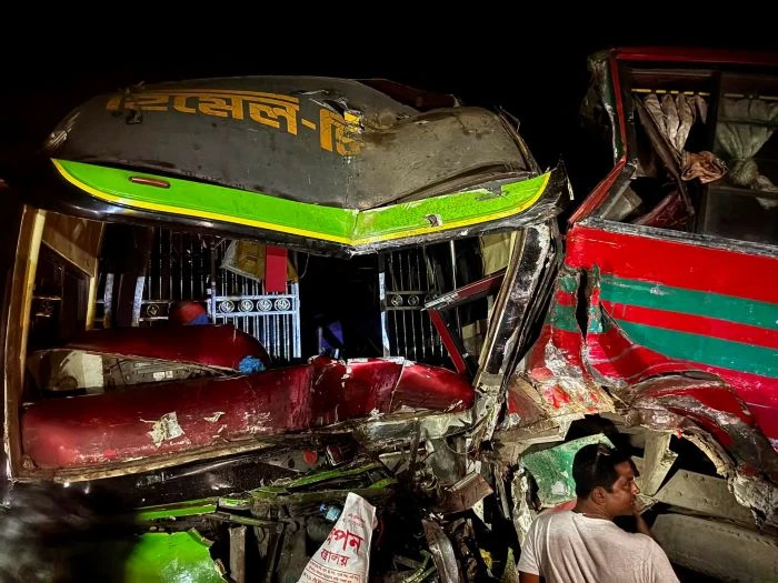মুকসুদপুরে দুই বাসের সংঘর্ষে নিহত ২, আহত ২৫