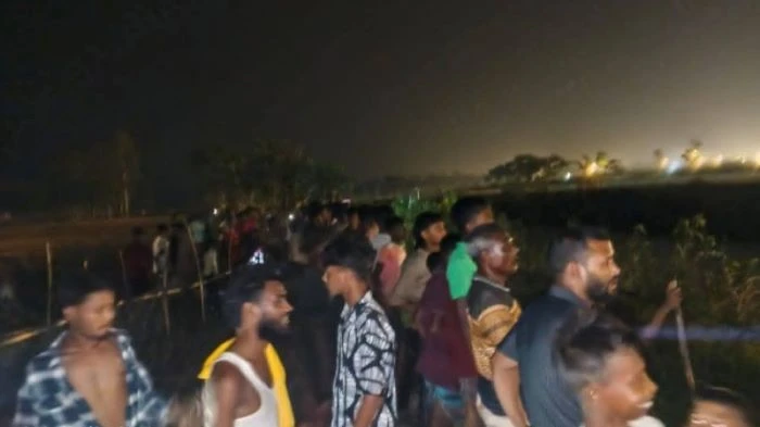 পুশইন ঠেকাতে রাত জেগে সীমান্ত পাহারায় ৫ শতাধিক বাংলাদেশি