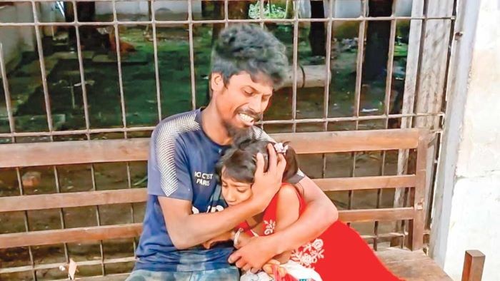 কাঁধে স্ত্রীর, বুকে ছেলের লাশ  ‘মানুষ ব্যস্ত ছিল ভিডিও আর টিকটক করতে, পাশে দাঁড়ায়নি কেউ’