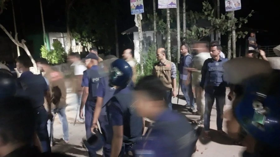 মাইকে ঘোষণা দিয়ে ছাত্রদলের ওপর আ.লীগের হামলা, মোটরসাইকেলে আগুন