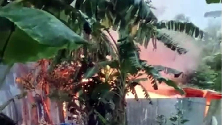 পাবনায় স্কুলছাত্রী ধর্ষণ-হত্যার ঘটনায় অভিযুক্তের বাড়িতে আগুন, প্রাণ গেল ৩ জনের