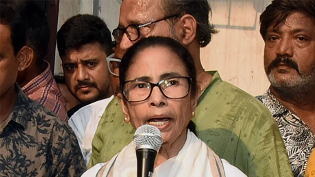 বিপুল পুলিশ নিয়ে মমতা বন্দ্যোপাধ্যায়ের বাড়িতে সিআইডির তল্লাশি